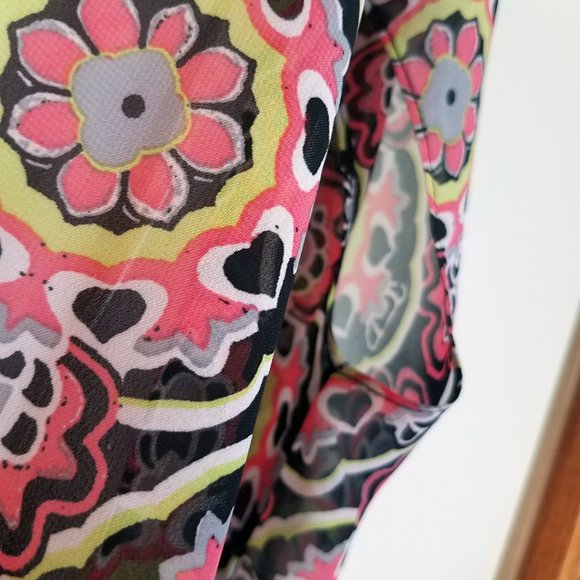 Women's Semi Sheer Flower Power Hearts Surround Top Shirt & Tank Top Set - Picture 12 of 14